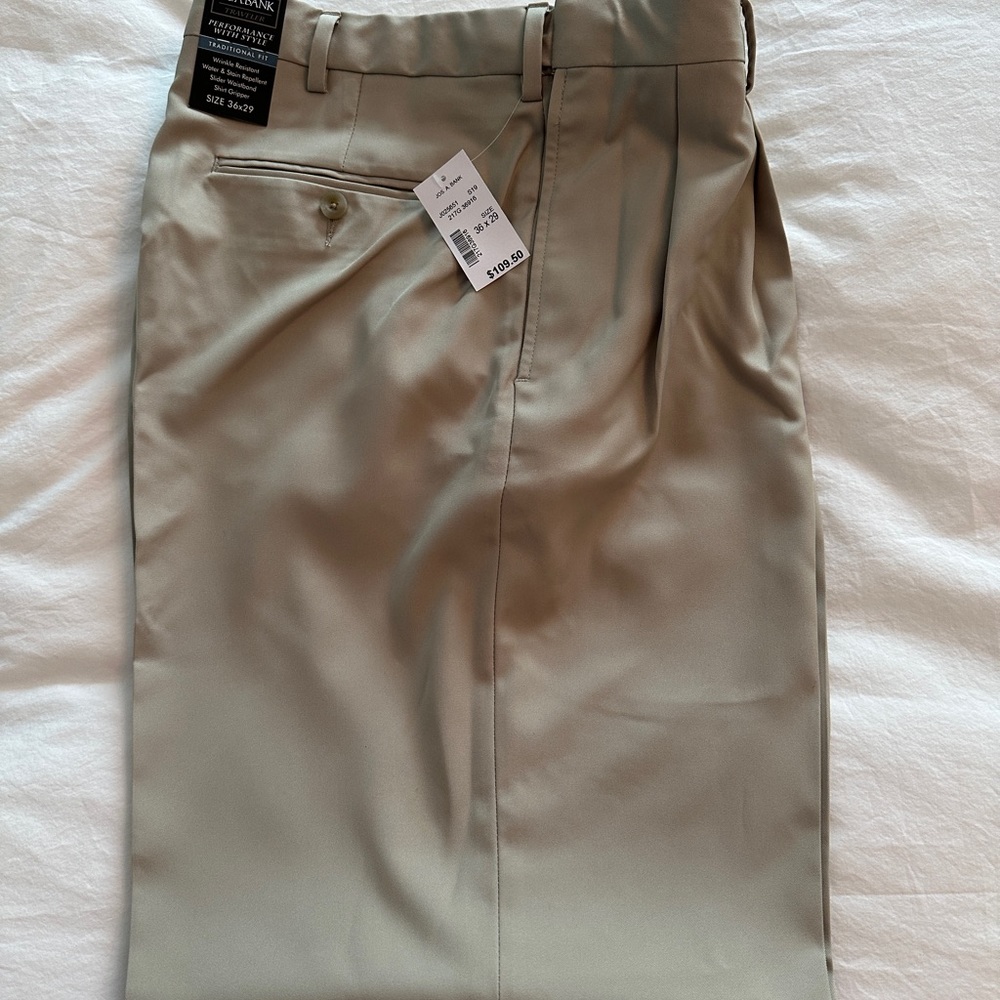 NWT Jos A Bank men’s pleated front pants, tan